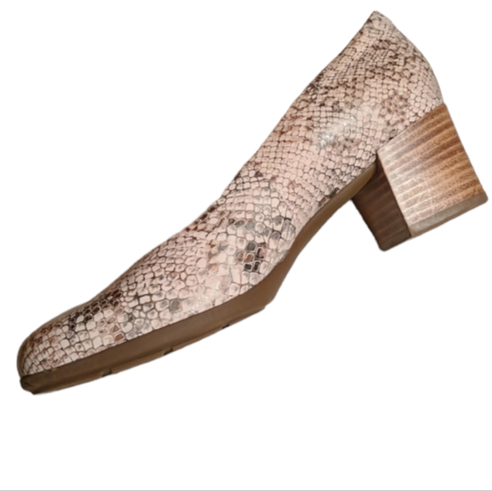Geox Respira, snakeskin shoe with wood style heel. Size 8.5